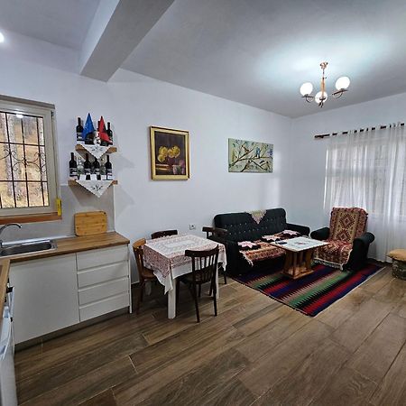 Bujtinat Skenderi Gjinar 2 Villa Bagian luar foto