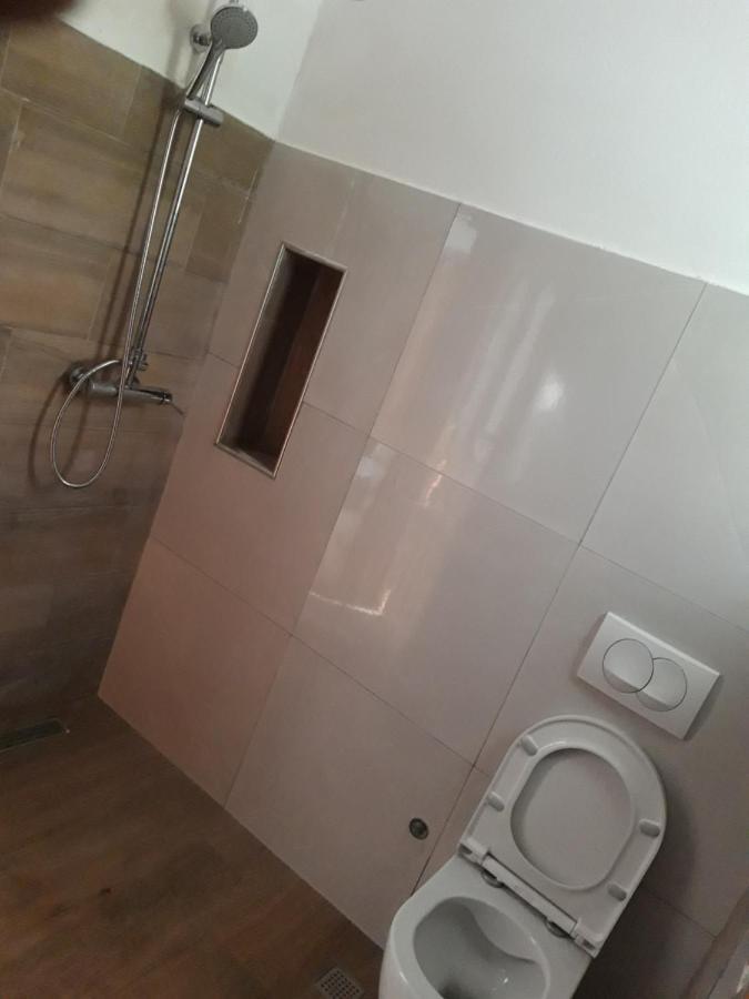 Bujtinat Skenderi Gjinar 2 Villa Bagian luar foto