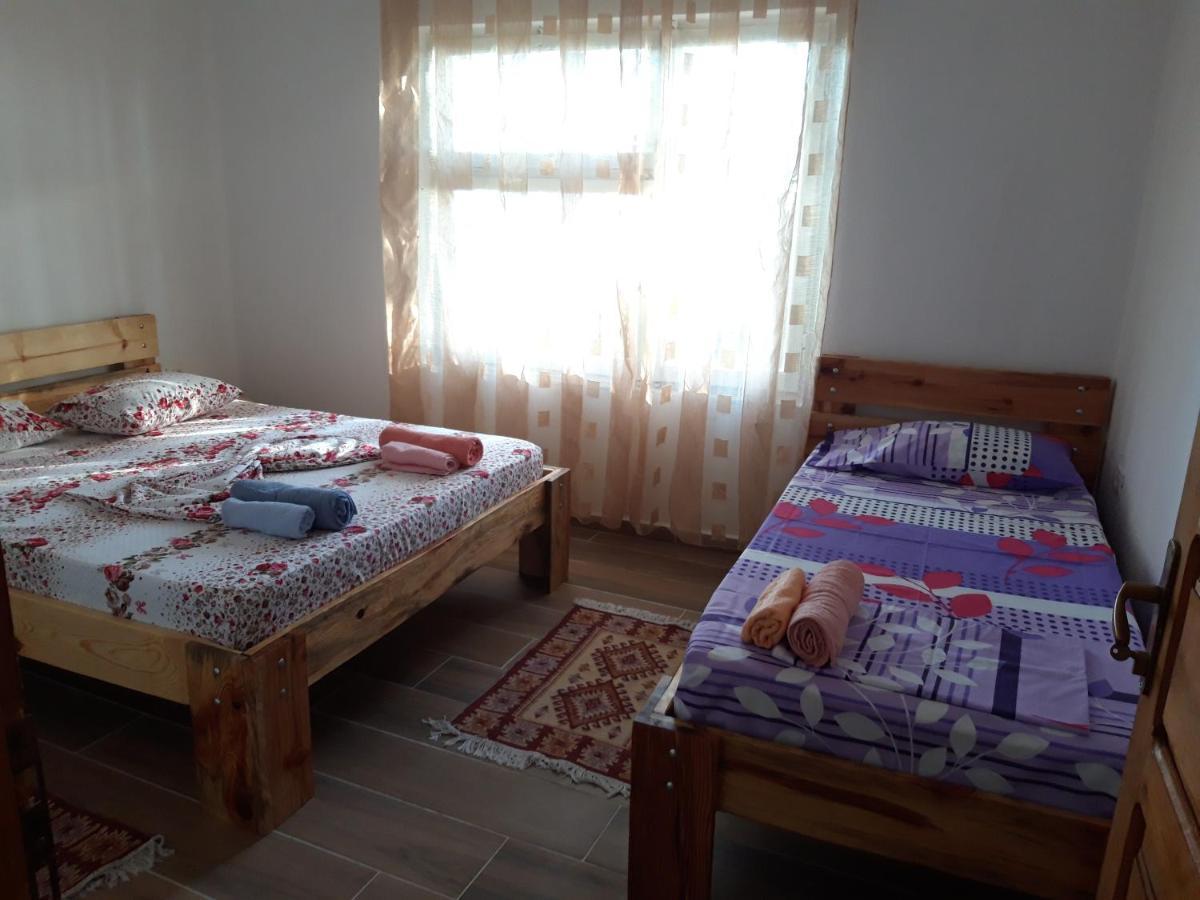Bujtinat Skenderi Gjinar 2 Villa Bagian luar foto
