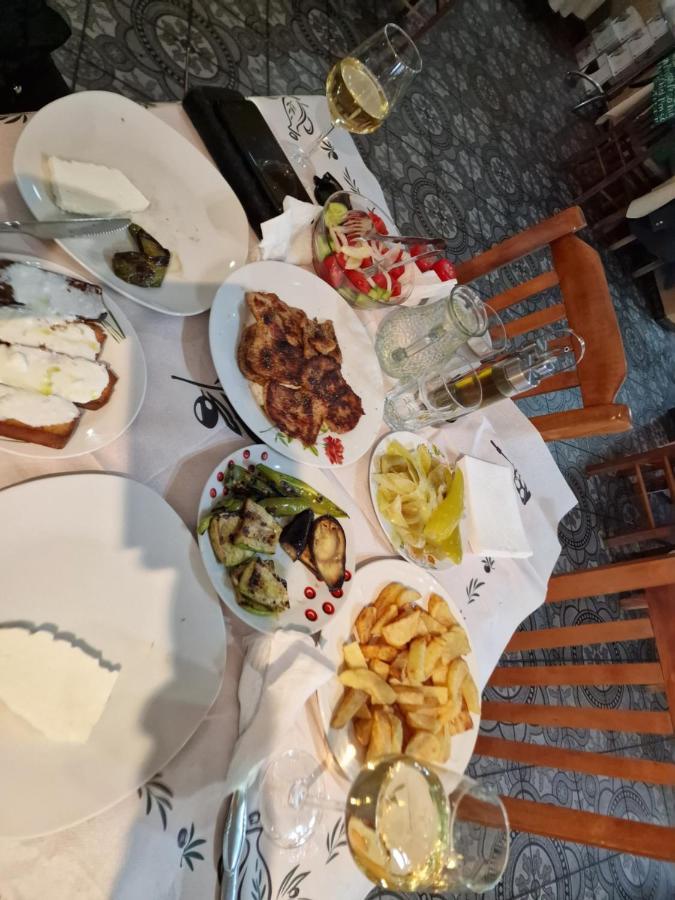 Bujtinat Skenderi Gjinar 2 Villa Bagian luar foto