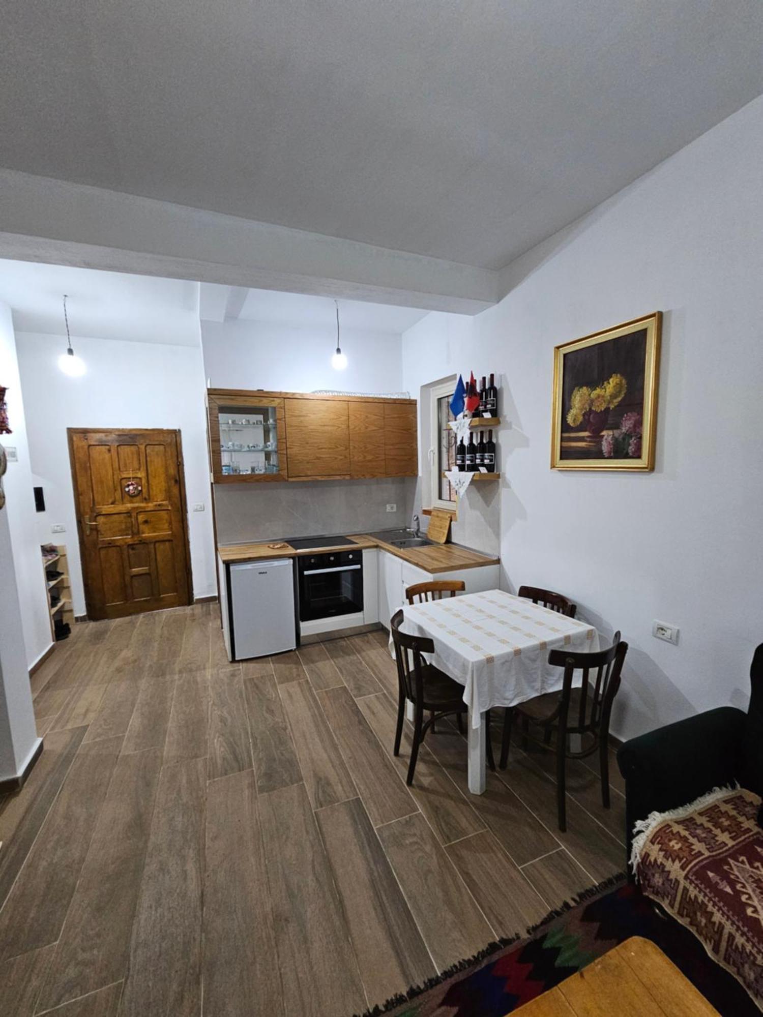Bujtinat Skenderi Gjinar 2 Villa Bagian luar foto