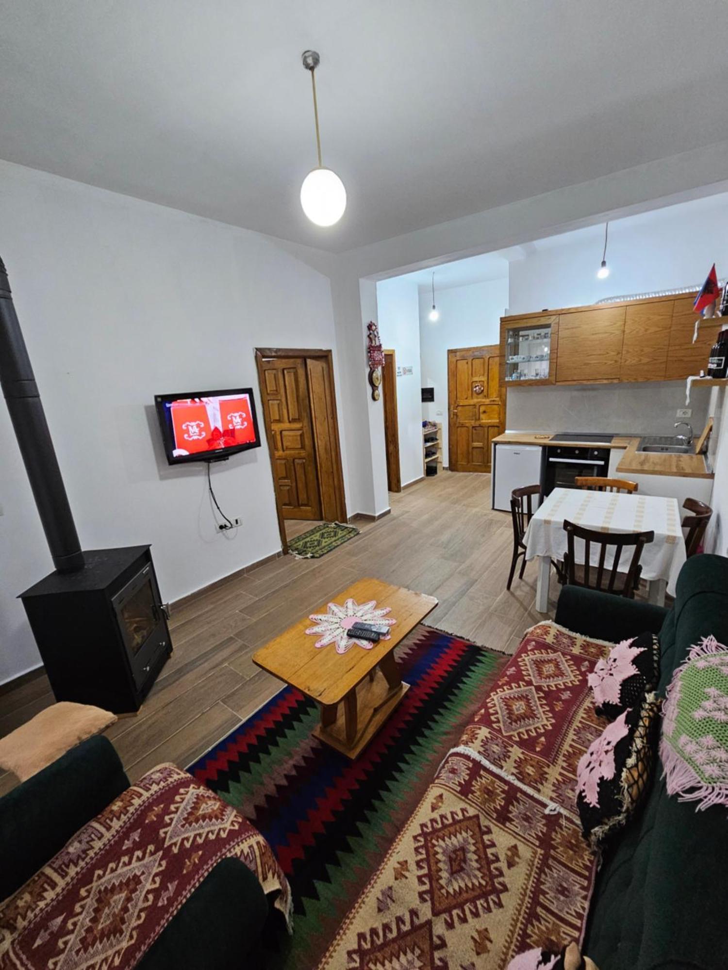 Bujtinat Skenderi Gjinar 2 Villa Bagian luar foto